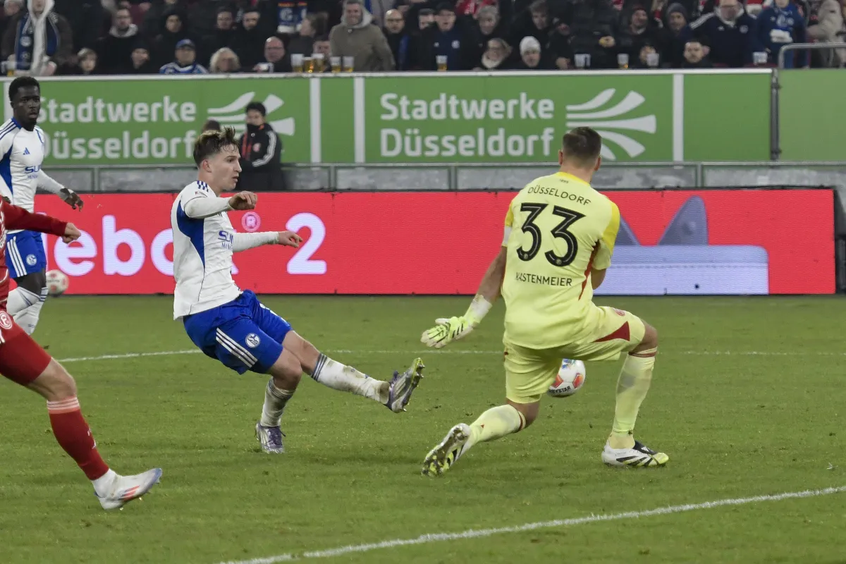 Torpremiere bei Düsseldorf – Schalke: Beckers Jubel spricht Bände