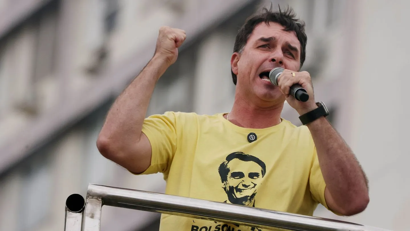 Präsidentenwahl in Brasilien: Sohn von inhaftiertem Bolsonaro will Präsident werden