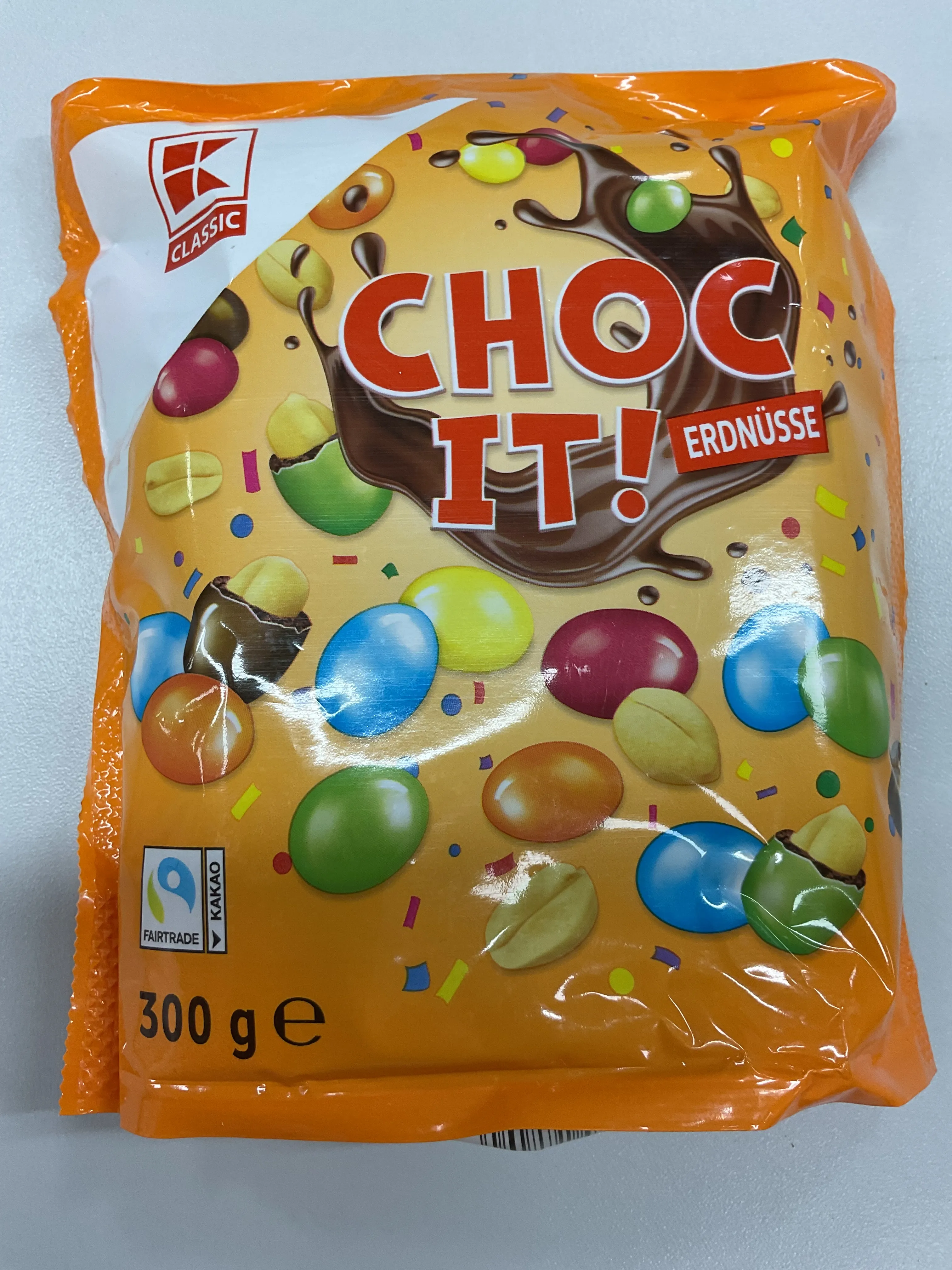 „Treets Salted Peanuts Vegan 200 Gramm" und „K-Classic Choc it bunte Erdnüsse 300 Gramm"
