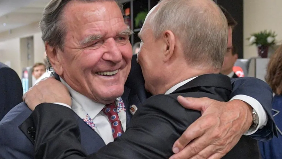 Geheimgespräche zwischen Putin und Schröder im Kreml