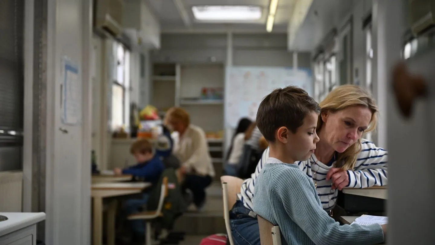 Buntes: Lernen mitten auf dem Rummel: Domschule wieder in Betrieb