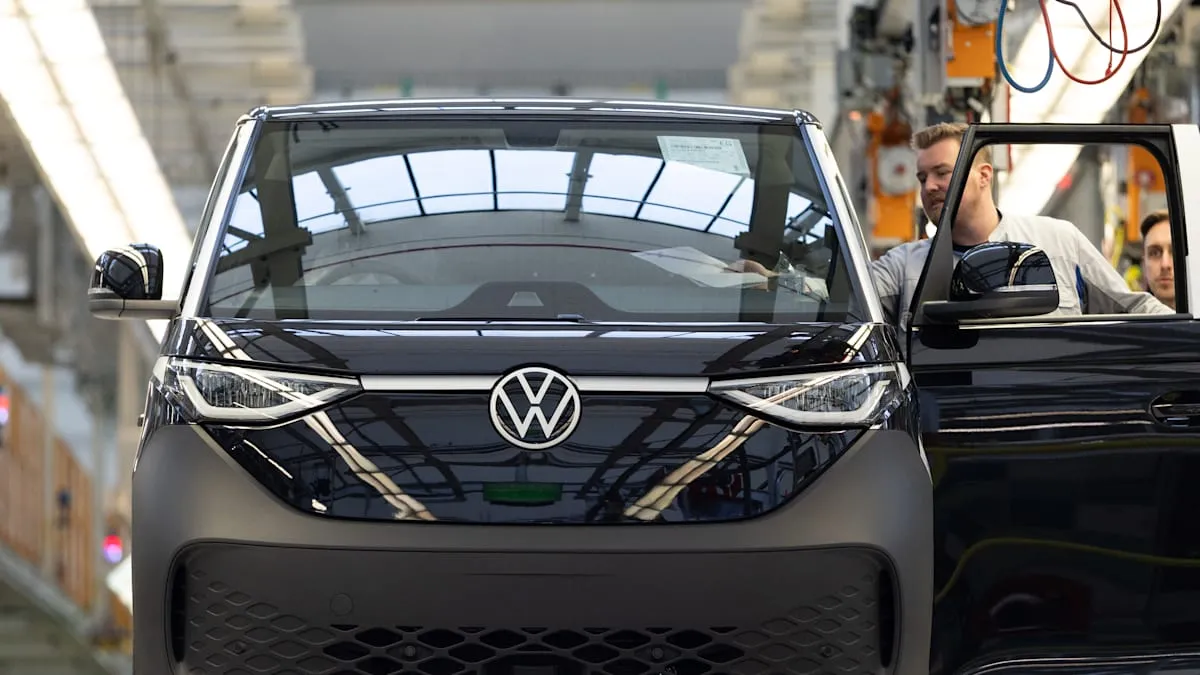 Volkswagen ruft weltweit knapp 100.000 E-Autos zurück