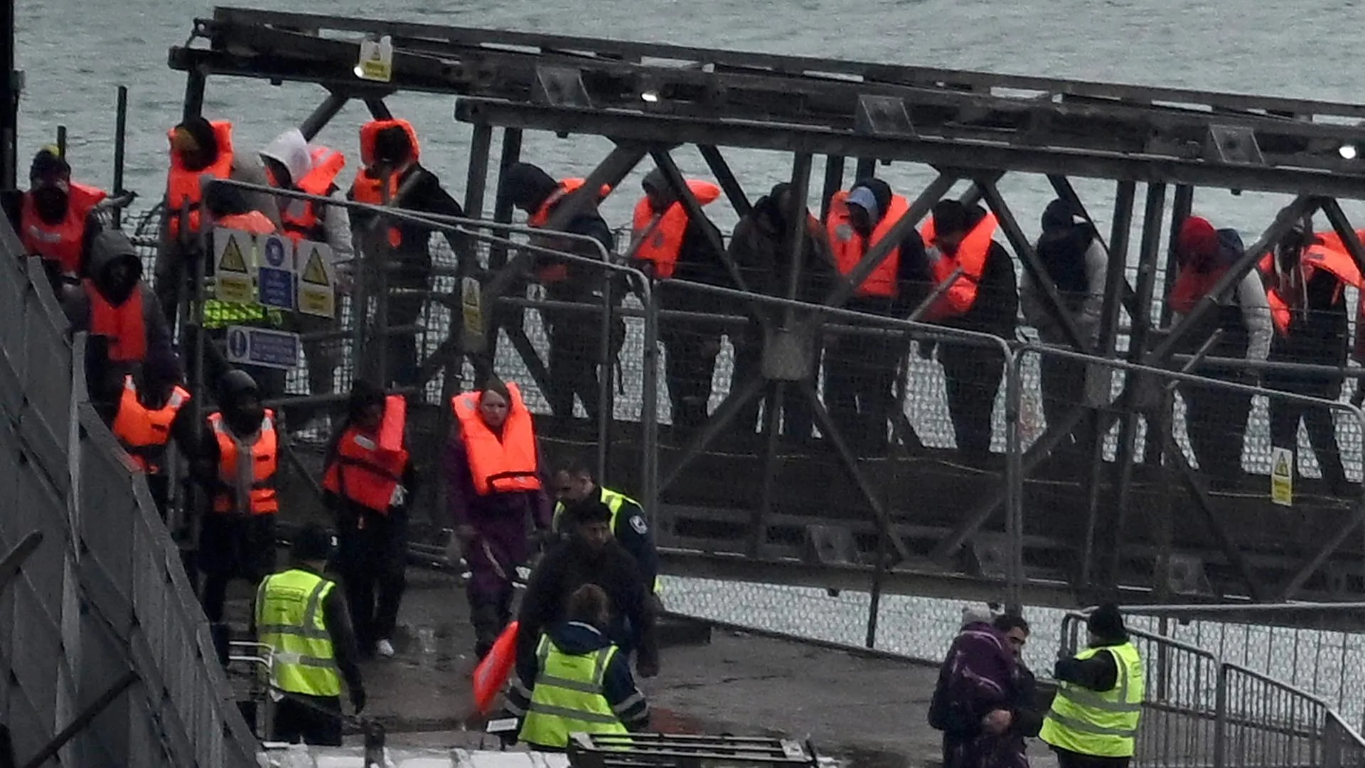 Asylmissbrauch in Großbritannien - Fake-Identitäten und falsche Asylgründe