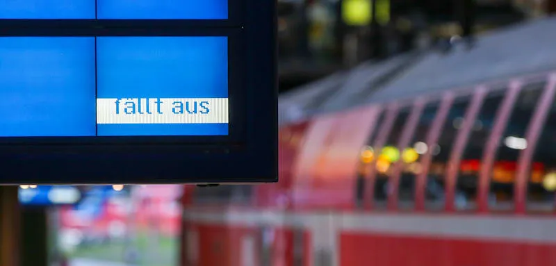 Kurden-Aktivisten setzen sich auf Gleise im Hamburger Hauptbahnhof – Verkehr lahmgelegt