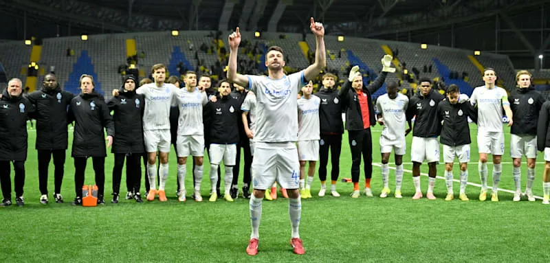 Betrunken im Borat – Fans müssen wegen skurrilem Auftritt ins Gefängnis