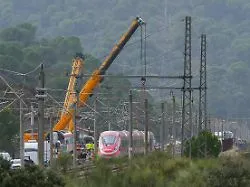 Todeszahl steigt auf 45: Deutsche Frau unter Opfern des Zugunglücks in Spanien