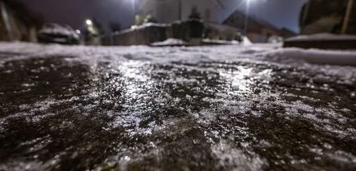 Eisregen in Niedersachsen: Schulausfall und Hunderte Unfälle