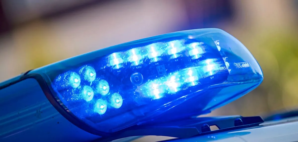 Lkw stürzt Böschung hinab – Fahrer stirbt, A45 gesperrt