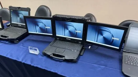 Ruggedized-Laptop: DuraBook bringt Z14I-DX3 mit drei Bildschirmen