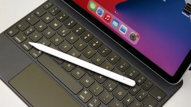 Faltbares iPhone: Ein eigener Stift für das Duo scheiterte vor der Massen­produktion