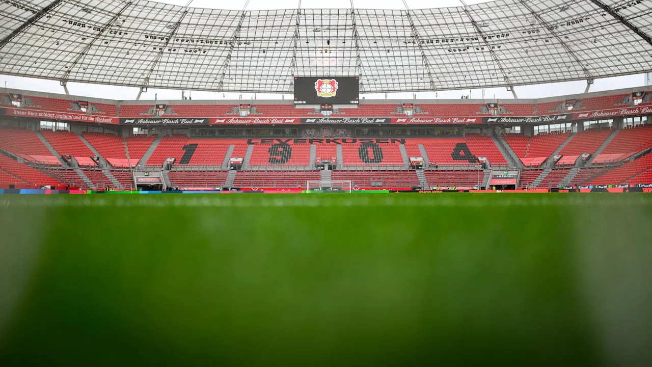 Mindestlohn-Kontrollen - Zoll-Einsatz rund um Leverkusen-Spiel