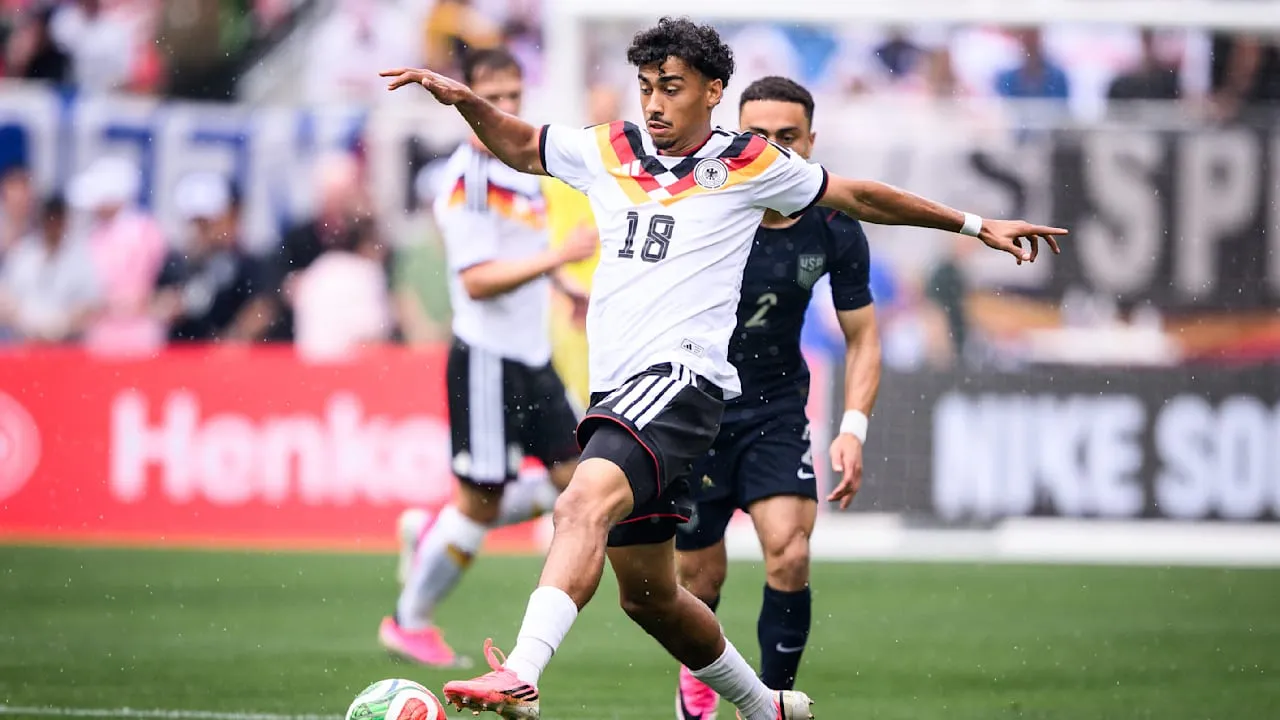 Mega-Transfer vor Abschluss - Einigung! Diese Ablöse zahlt Bayern für Brown