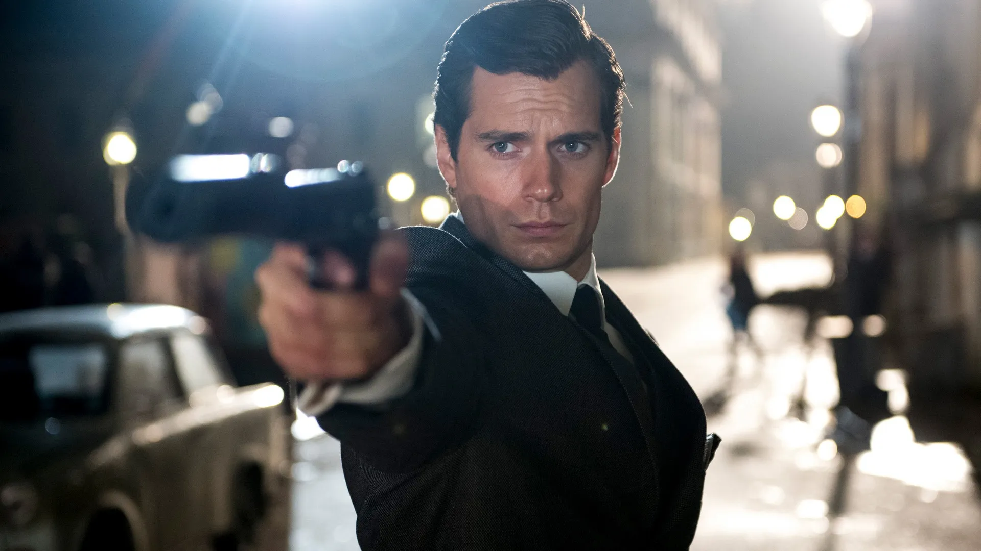 News: Henry Cavill - Sein neuester Film lässt Fans mal wieder die Frage stellen: Warum spielt er eigentlich nicht James Bond?