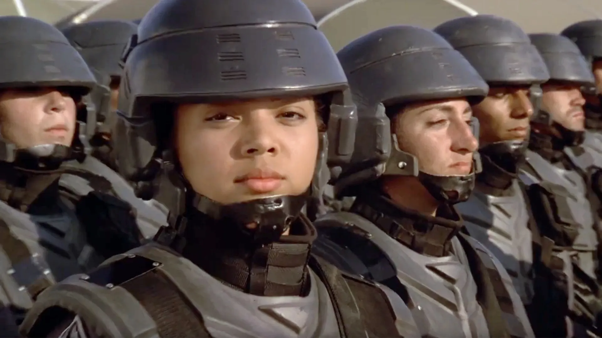 Special: Starship Troopers - Ein Sci-Fi-Kultfilm von 1997 hat einen Rekord gebrochen, den Hollywood mit CGI niemals erreichen könnte [Best of GameStar]