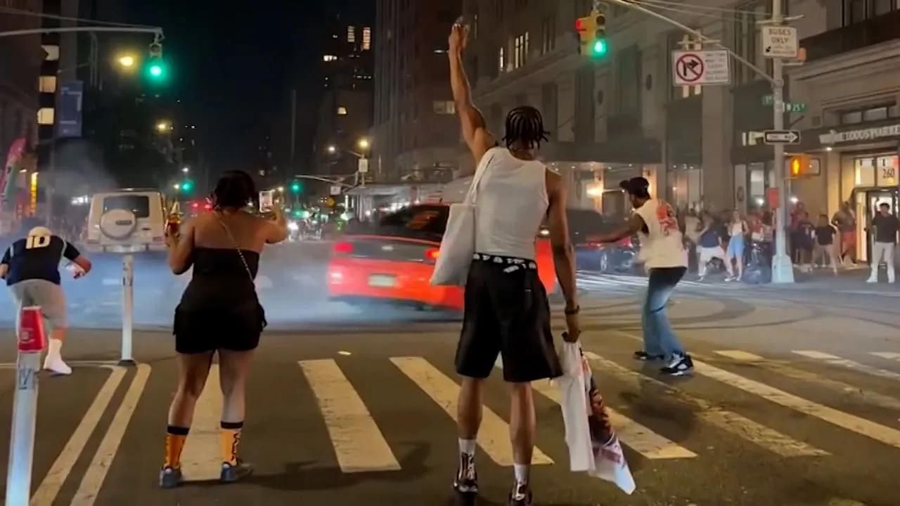 Jubel, Drift & Party - Sooo heftig feiert New York den NBA-Titel!